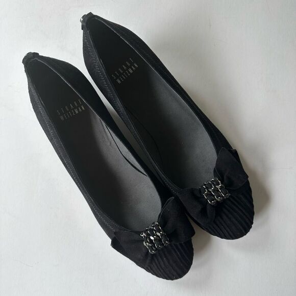 NWOB Stuart Weitzman ‘Pleats’ Chain Bow Wedges in Black Suede Size 8 - Picture 2 of 10